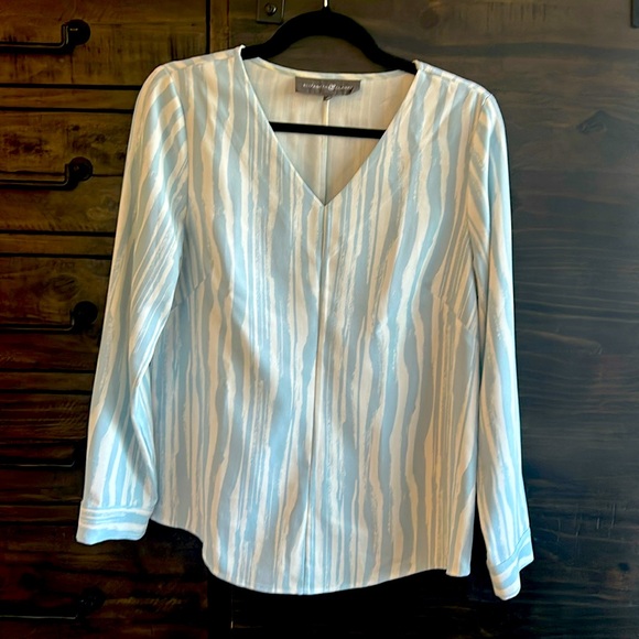 Unstainable Blouse, Elizabeth and Clarke, Size 4 - Picture 1 of 4